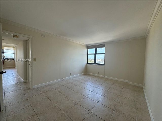 2555 Collins Ave 2002, Miami Beach, FL 33140