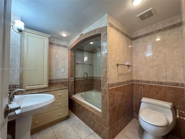 2555 Collins Ave 2002, Miami Beach, FL 33140