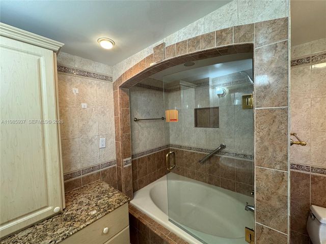 2555 Collins Ave 2002, Miami Beach, FL 33140