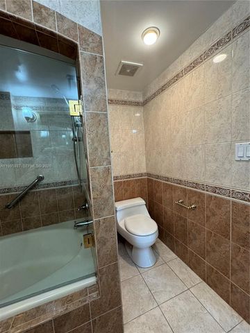 2555 Collins Ave 2002, Miami Beach, FL 33140