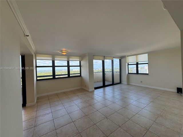 2555 Collins Ave 2002, Miami Beach, FL 33140