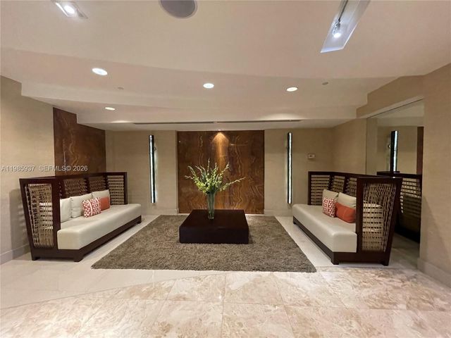 2555 Collins Ave 2002, Miami Beach, FL 33140