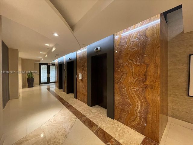 2555 Collins Ave 2002, Miami Beach, FL 33140