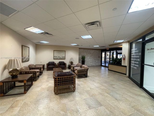 2555 Collins Ave 2002, Miami Beach, FL 33140