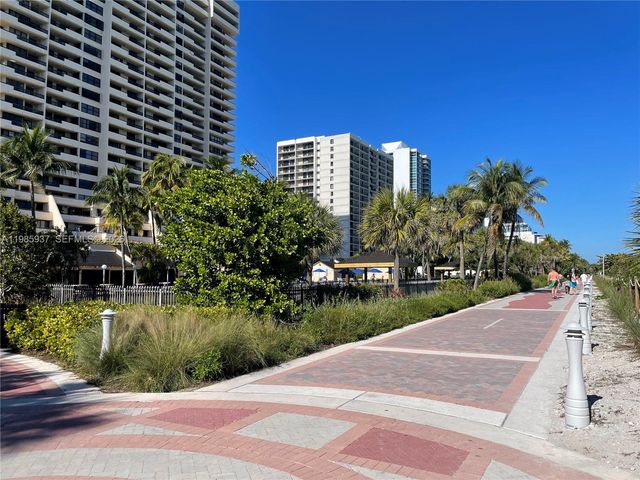 2555 Collins Ave 2002, Miami Beach, FL 33140