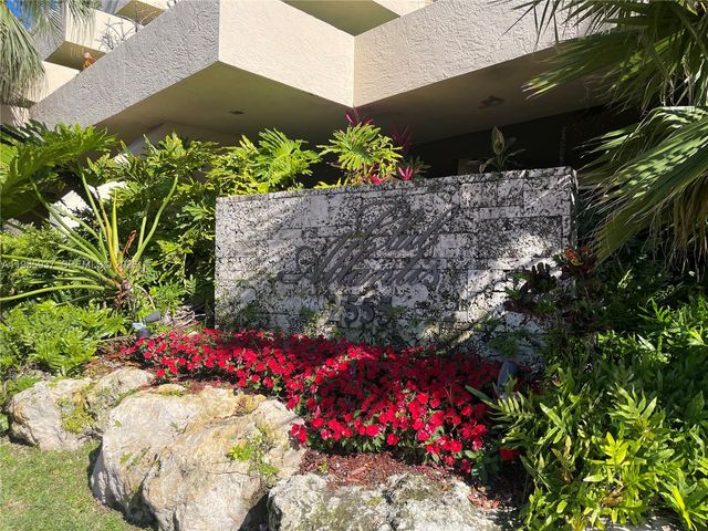 2555 Collins Ave 2002, Miami Beach, FL 33140