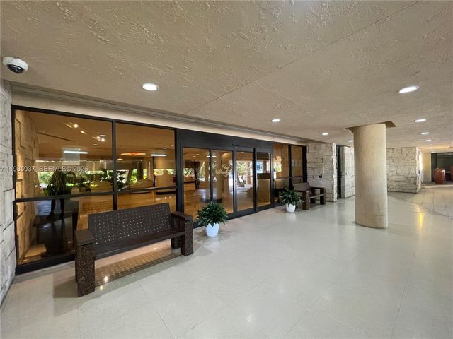 2555 Collins Ave 2002, Miami Beach, FL 33140