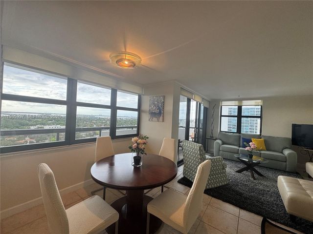 2555 Collins Ave 2002, Miami Beach, FL 33140