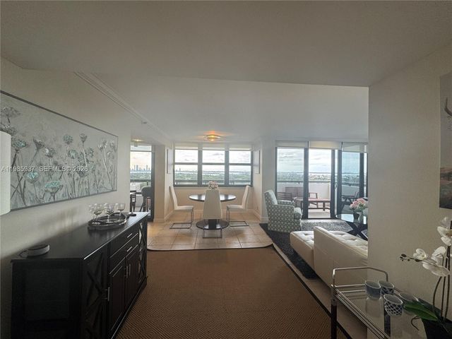 2555 Collins Ave 2002, Miami Beach, FL 33140