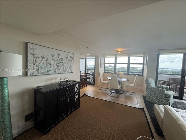 2555 Collins Ave 2002, Miami Beach, FL 33140