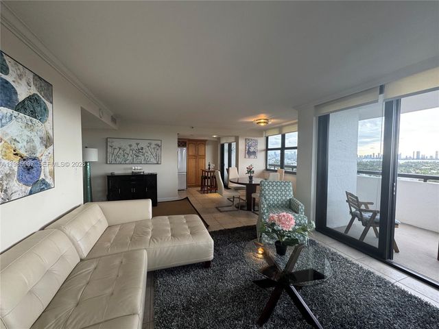 2555 Collins Ave 2002, Miami Beach, FL 33140