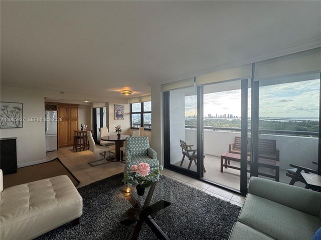 2555 Collins Ave 2002, Miami Beach, FL 33140