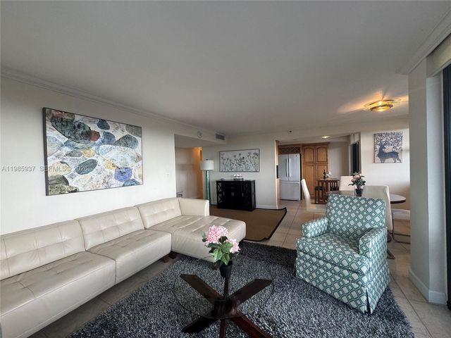 2555 Collins Ave 2002, Miami Beach, FL 33140