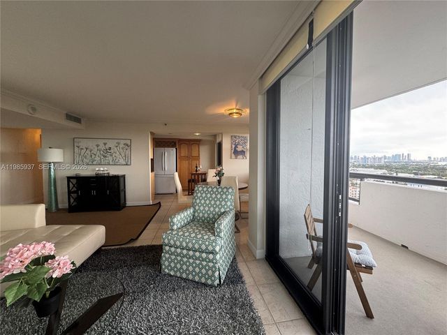 2555 Collins Ave 2002, Miami Beach, FL 33140