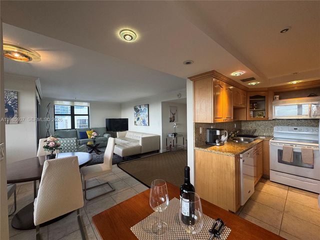 2555 Collins Ave 2002, Miami Beach, FL 33140