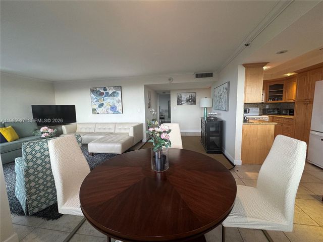 2555 Collins Ave 2002, Miami Beach, FL 33140