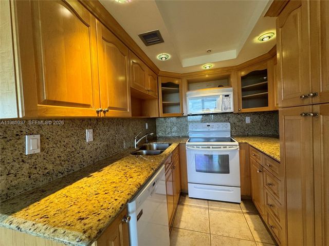 2555 Collins Ave 2002, Miami Beach, FL 33140