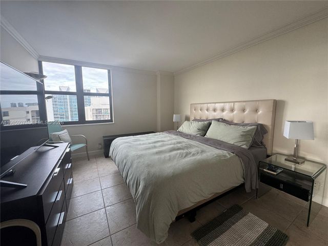 2555 Collins Ave 2002, Miami Beach, FL 33140