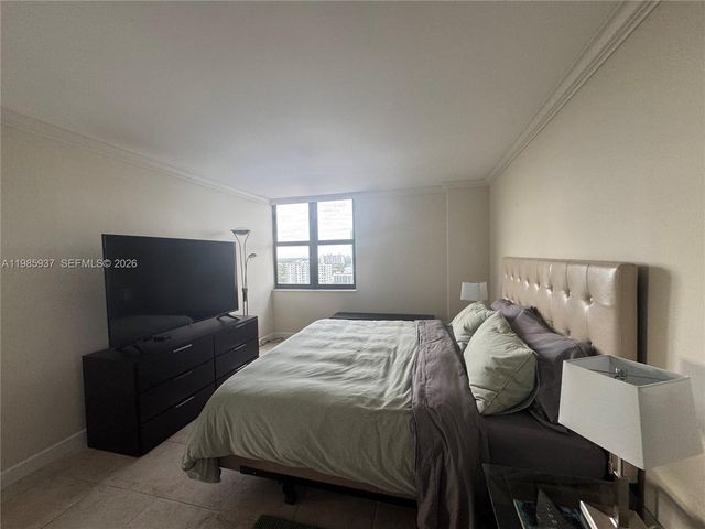 2555 Collins Ave 2002, Miami Beach, FL 33140