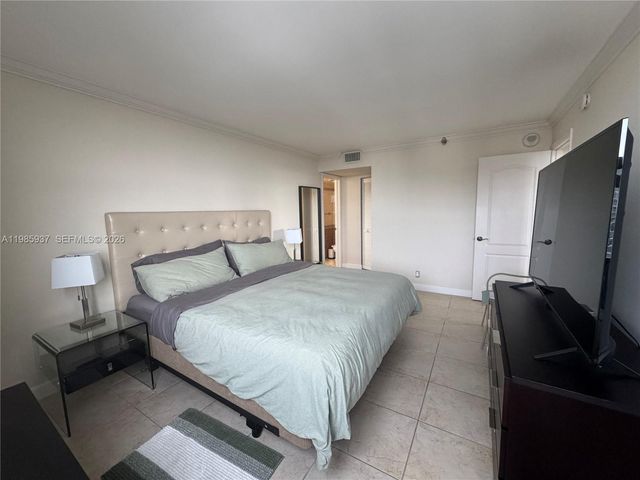 2555 Collins Ave 2002, Miami Beach, FL 33140