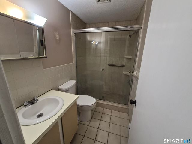 76 Sharon Road 6, Waterbury, CT 06705