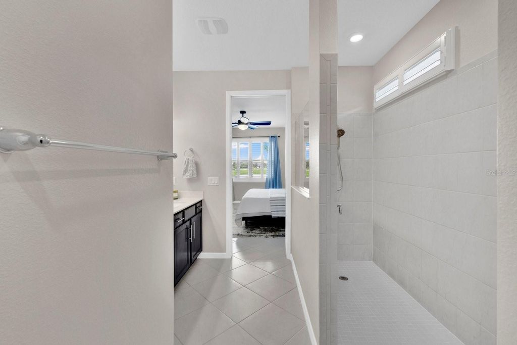 Image 15 of property listing at 13917 DESTIN BEACH LANE, Orlando, FL 32827