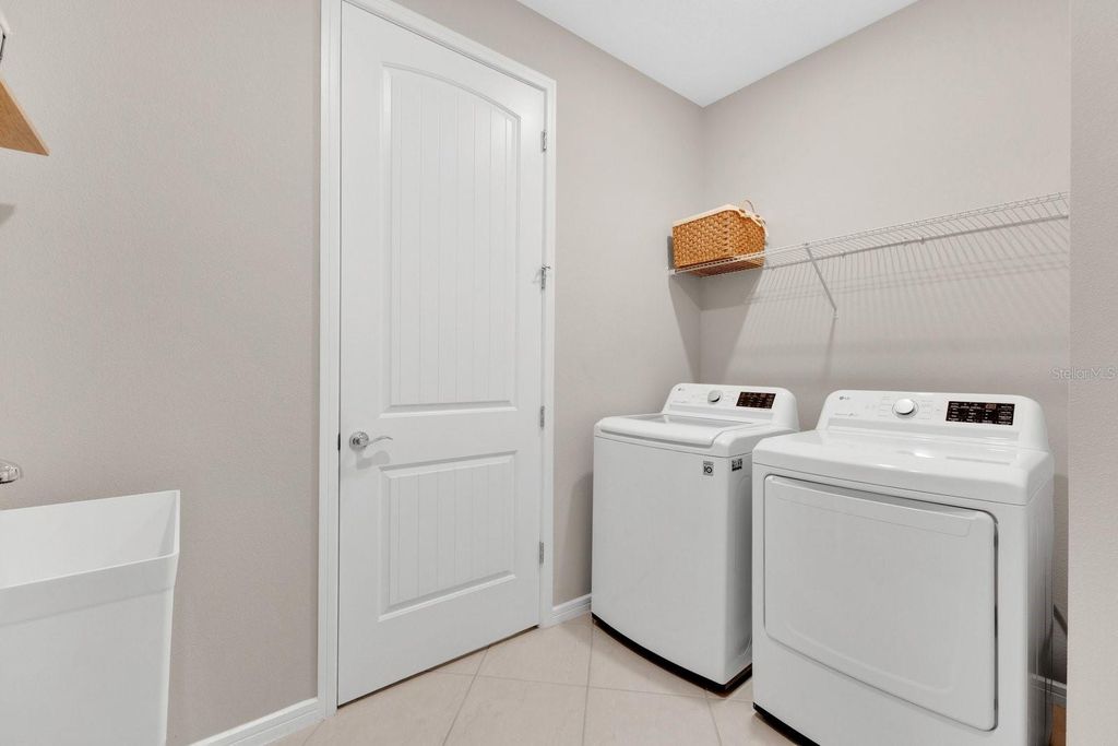 Image 22 of property listing at 13917 DESTIN BEACH LANE, Orlando, FL 32827
