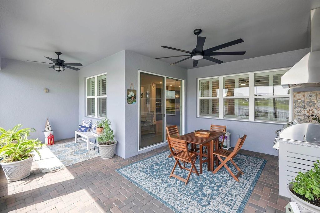 Image 25 of property listing at 13917 DESTIN BEACH LANE, Orlando, FL 32827