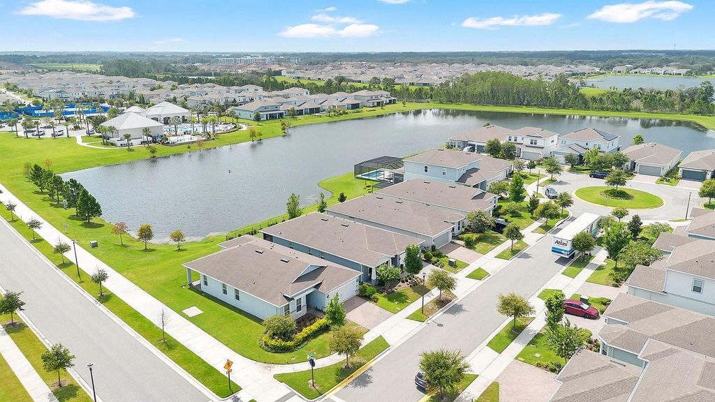 Image 33 of property listing at 13917 DESTIN BEACH LANE, Orlando, FL 32827