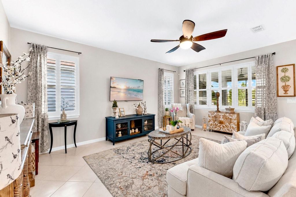 Image 7 of property listing at 13917 DESTIN BEACH LANE, Orlando, FL 32827