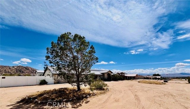 17389 Central Road, Apple Valley, CA 92307
