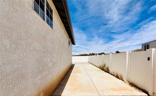 17389 Central Road, Apple Valley, CA 92307