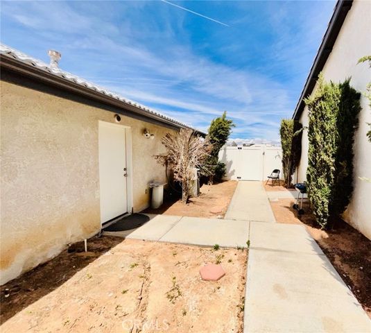 17389 Central Road, Apple Valley, CA 92307