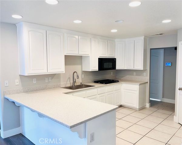 17389 Central Road, Apple Valley, CA 92307