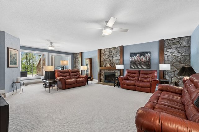10611 Hawks Haven Road, Cedar Rapids, IA 52411