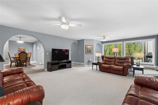 10611 Hawks Haven Road, Cedar Rapids, IA 52411
