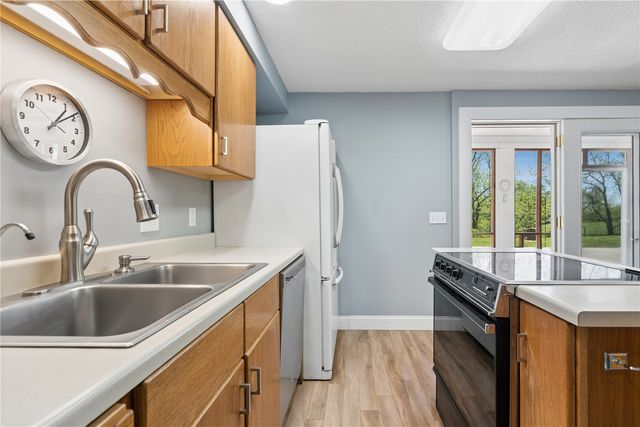 10611 Hawks Haven Road, Cedar Rapids, IA 52411