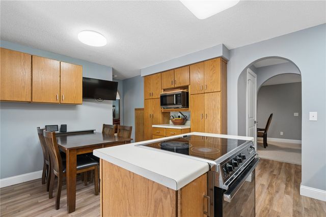 10611 Hawks Haven Road, Cedar Rapids, IA 52411
