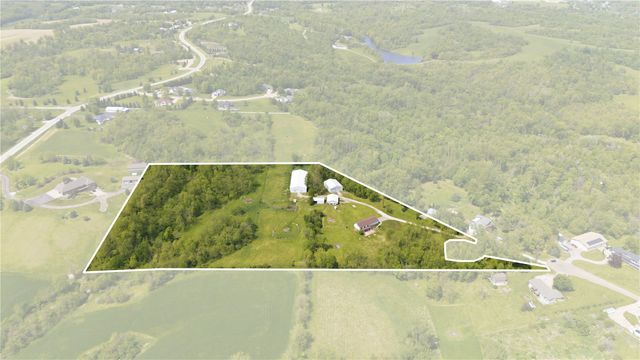 10611 Hawks Haven Road, Cedar Rapids, IA 52411