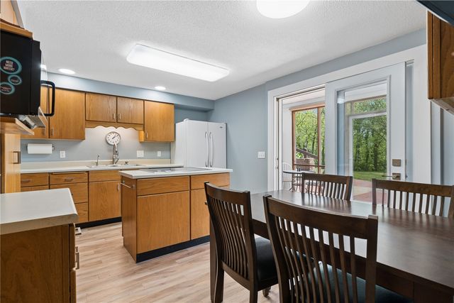10611 Hawks Haven Road, Cedar Rapids, IA 52411