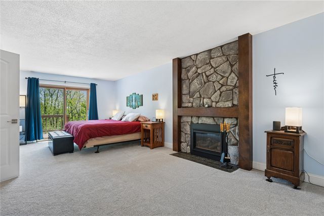 10611 Hawks Haven Road, Cedar Rapids, IA 52411
