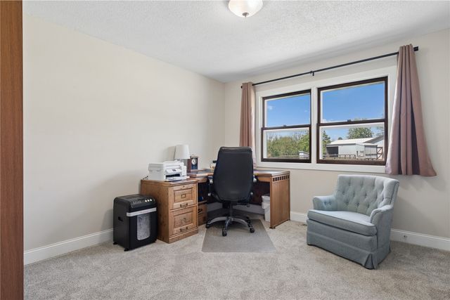 10611 Hawks Haven Road, Cedar Rapids, IA 52411