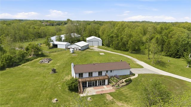 10611 Hawks Haven Road, Cedar Rapids, IA 52411