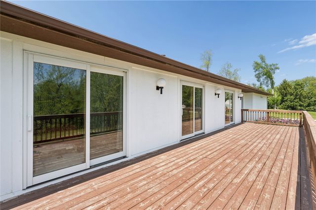 10611 Hawks Haven Road, Cedar Rapids, IA 52411