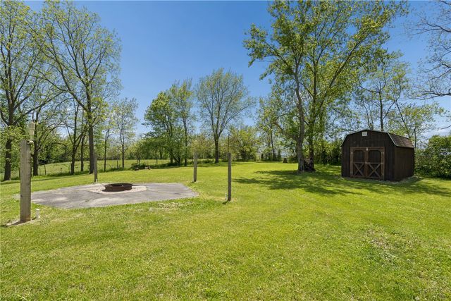 10611 Hawks Haven Road, Cedar Rapids, IA 52411