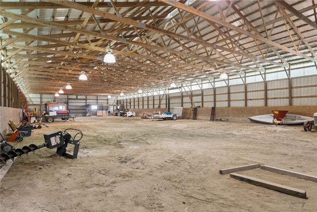 10611 Hawks Haven Road, Cedar Rapids, IA 52411