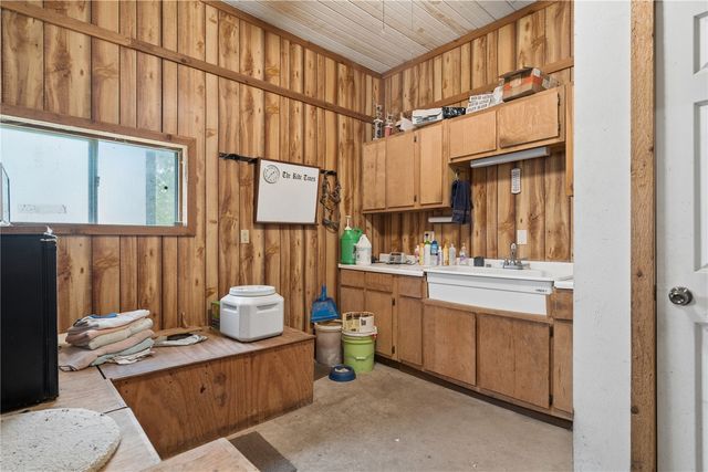 10611 Hawks Haven Road, Cedar Rapids, IA 52411