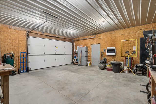 10611 Hawks Haven Road, Cedar Rapids, IA 52411