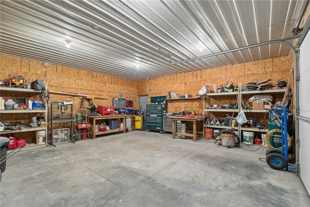 10611 Hawks Haven Road, Cedar Rapids, IA 52411