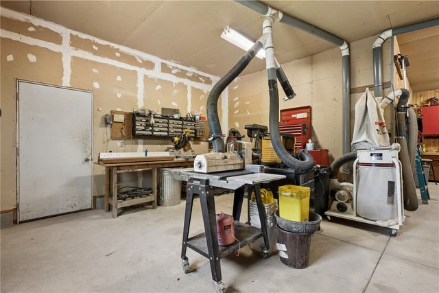 10611 Hawks Haven Road, Cedar Rapids, IA 52411